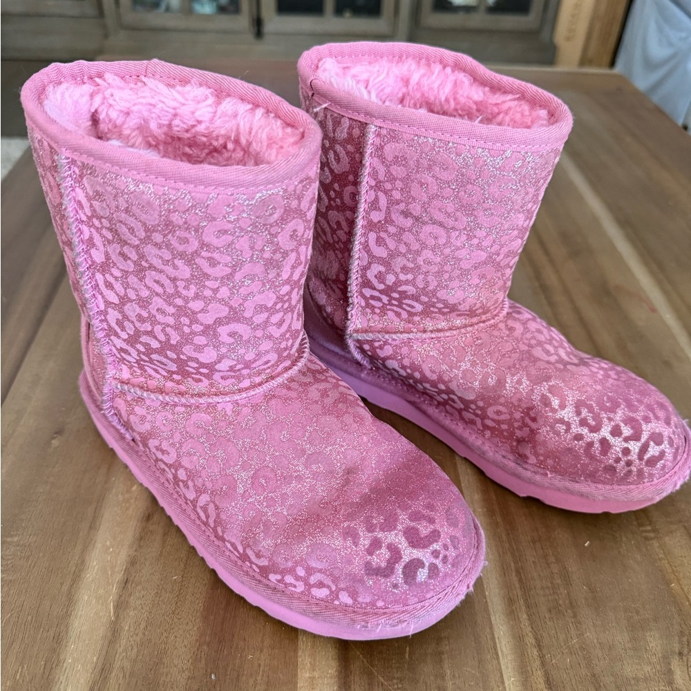 Ugg Classic short boots pink sparkle leopard Girls size 3